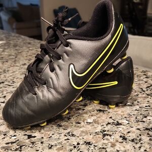 Nike Kids Black Soccer Shoes